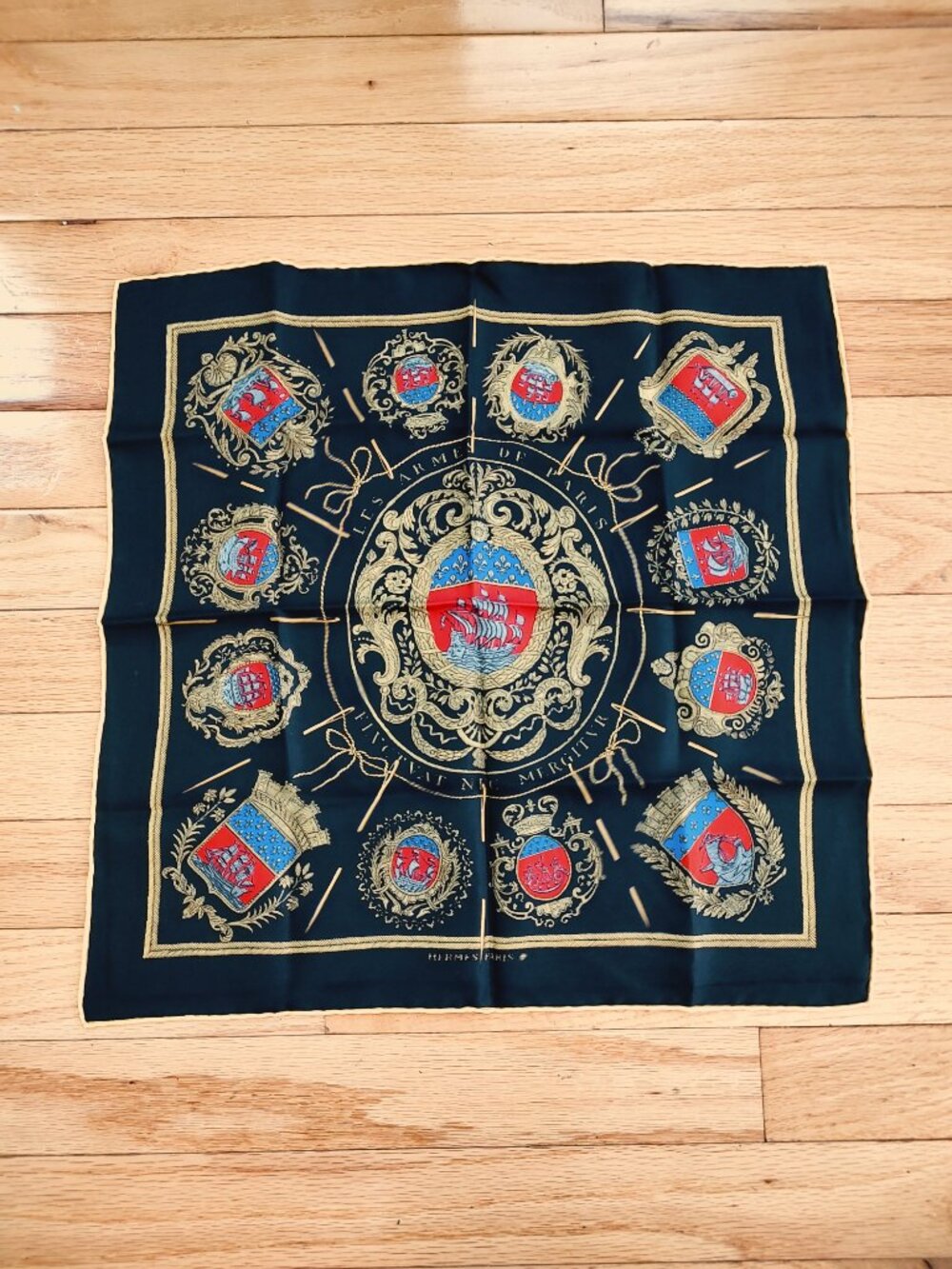 Hermes Les Armes de Paris silk carre 45 small scarf EUC